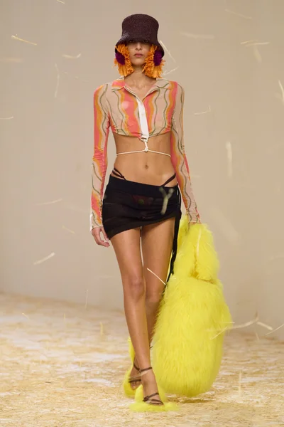 Look 14